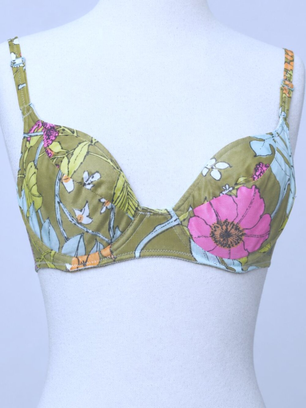 Vintage 60s 70s Vanity Fair Floral Print Underwire Bra 32B